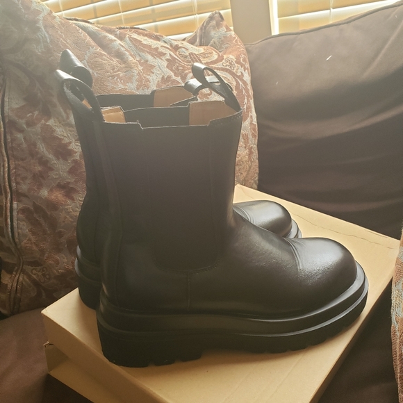 Shein Faux leather chunkey sole boots - Picture 2 of 5